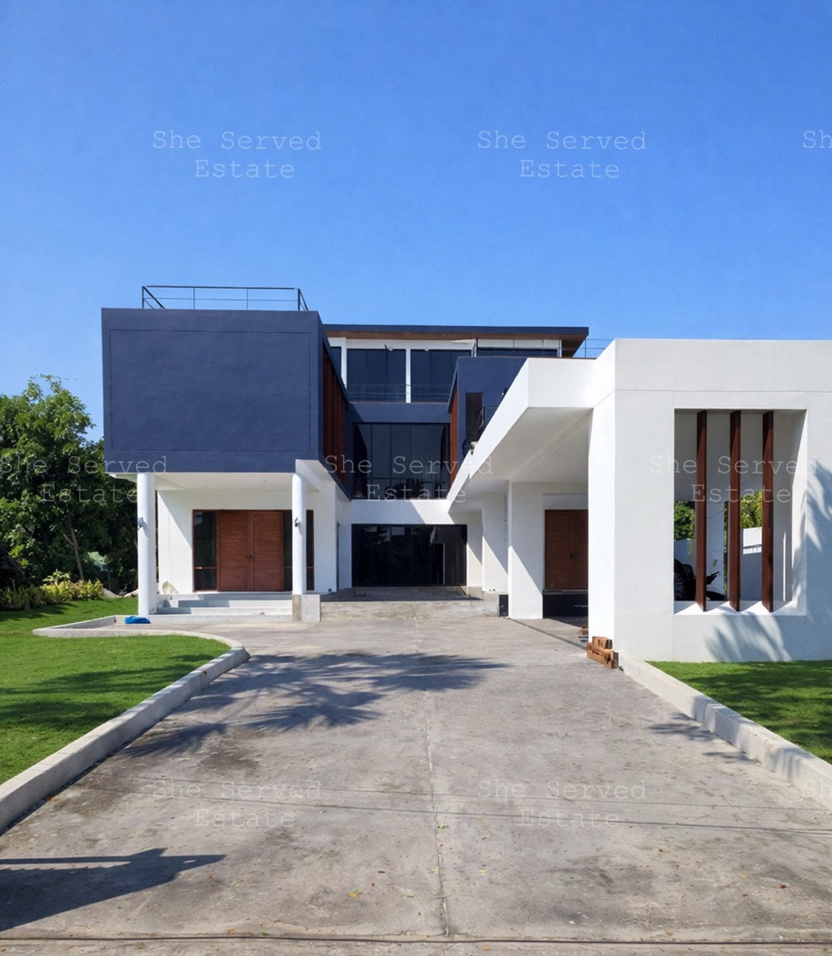 HouseOnnut, Udomsuk : ◈ Ultra Luxury Pool Villa Sukhumvit 62 ◈ 5 Bedrooms 7 Bathrooms • 2 Spacious Living Rooms • Separate Thai kitchen pavilion • Maid’s room