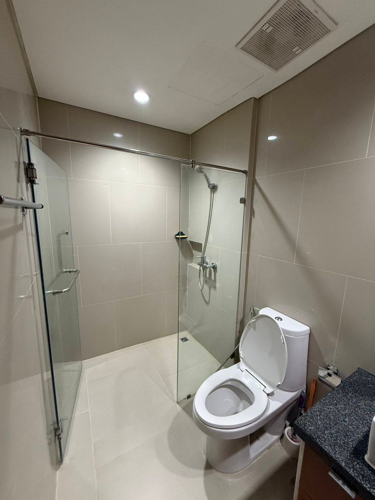 For RentCondoWongwianyai, Charoennakor : 🔥Beautiful room, good view, Villa Sathorn 2bedroom 2bathroom 🚗 Fixed parking, high floor, fully furnished, ready to move in, next to BTS Krung Thonburi 0 meters  