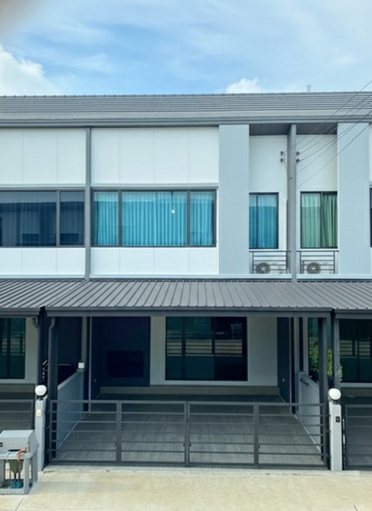 ให้เช่าทาวน์โฮมบางนา แบริ่ง ลาซาล : บางนา วงแหวน เมกาบางนา 1 กม. ซัมมิท วินด์มิลล์ กอล์ฟคลับ ทาวน์โฮมให้เช่า 2 ชั้น 3 นอน 17 ตร.วา. 140 ตร.ม. จอดรถ 2 คัน ะสนามบินสุวรรณภูมิ