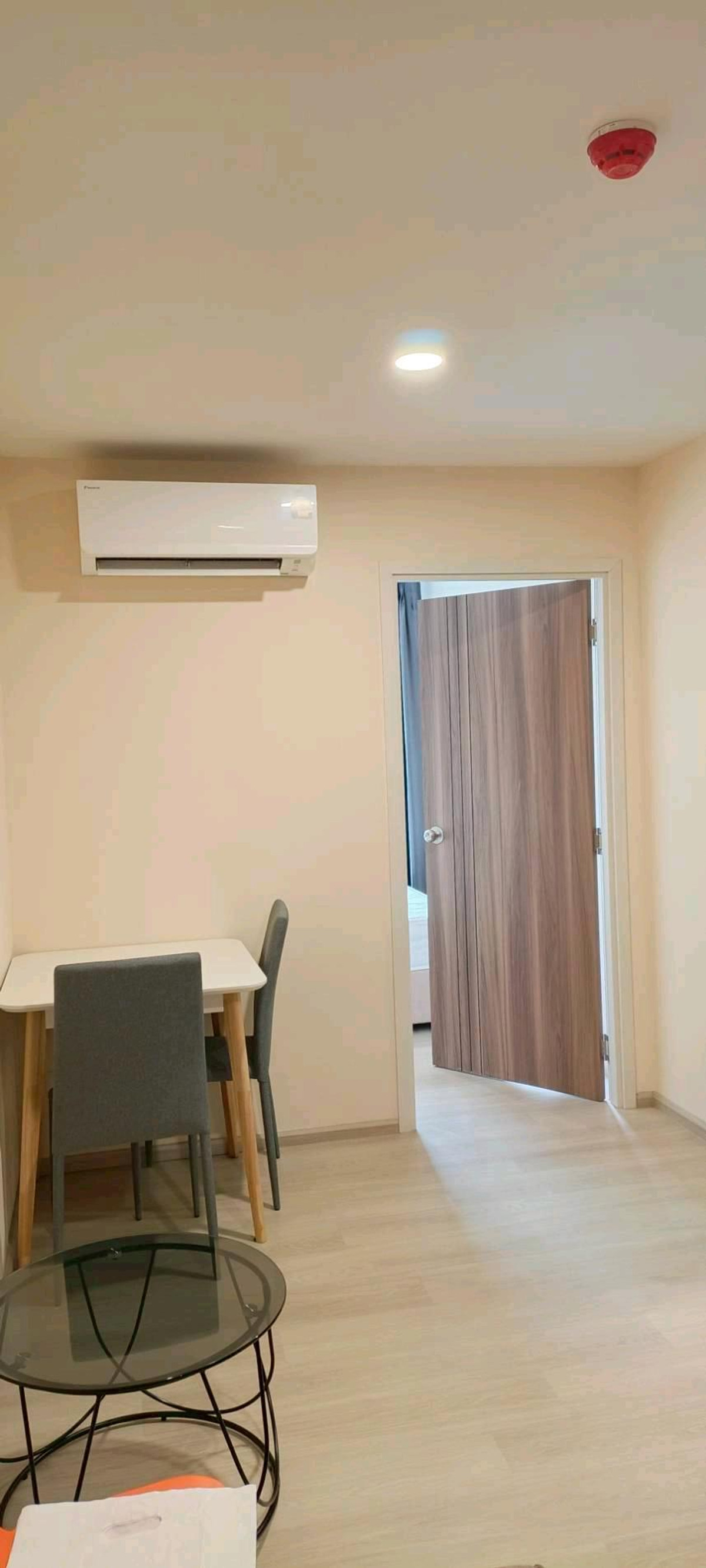 For RentCondoRatchadapisek, Huaikwang, Suttisan : 🍃💫 Low-rise condo, peaceful atmosphere, private, potential location, near Ratchada-Rama 9 job areas, available rooms ready to move in.