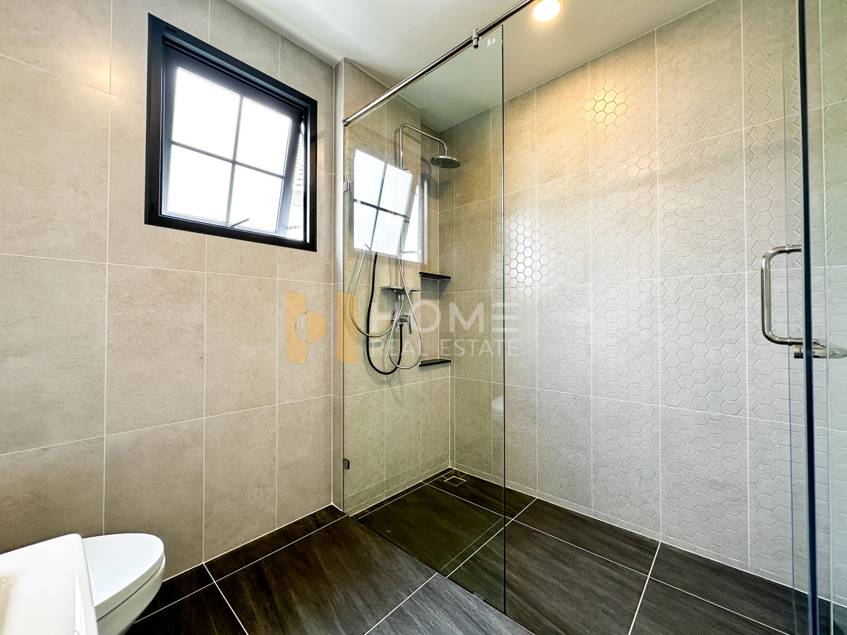 ให้เช่าบ้านบางนา แบริ่ง ลาซาล : เซนโทร บางนา เฟส 2 / 4 ห้องนอน (เช่า), Centro Bangna phase 2/ 4 Bedrooms (FOR RENT) YOK016