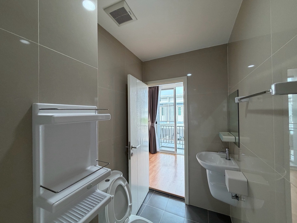 For SaleTownhomePathum Thani,Rangsit, Thammasat : 🏠Townhouse for sale on the edge of Chuan Chuen Town Rangsit-Khlong 1 , 2 floors, 4 bedrooms, near Future Park Rangsit.