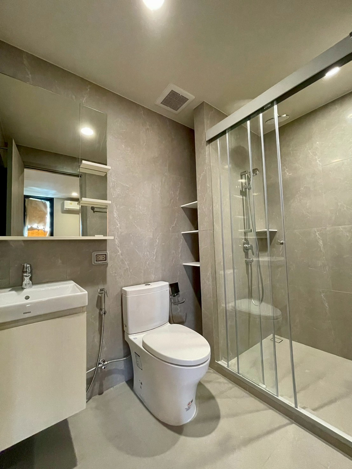 For SaleCondoSathorn, Narathiwat : The Issara Sathorn special price starting at 4.59 million baht* (normal price 6.46 MB*)