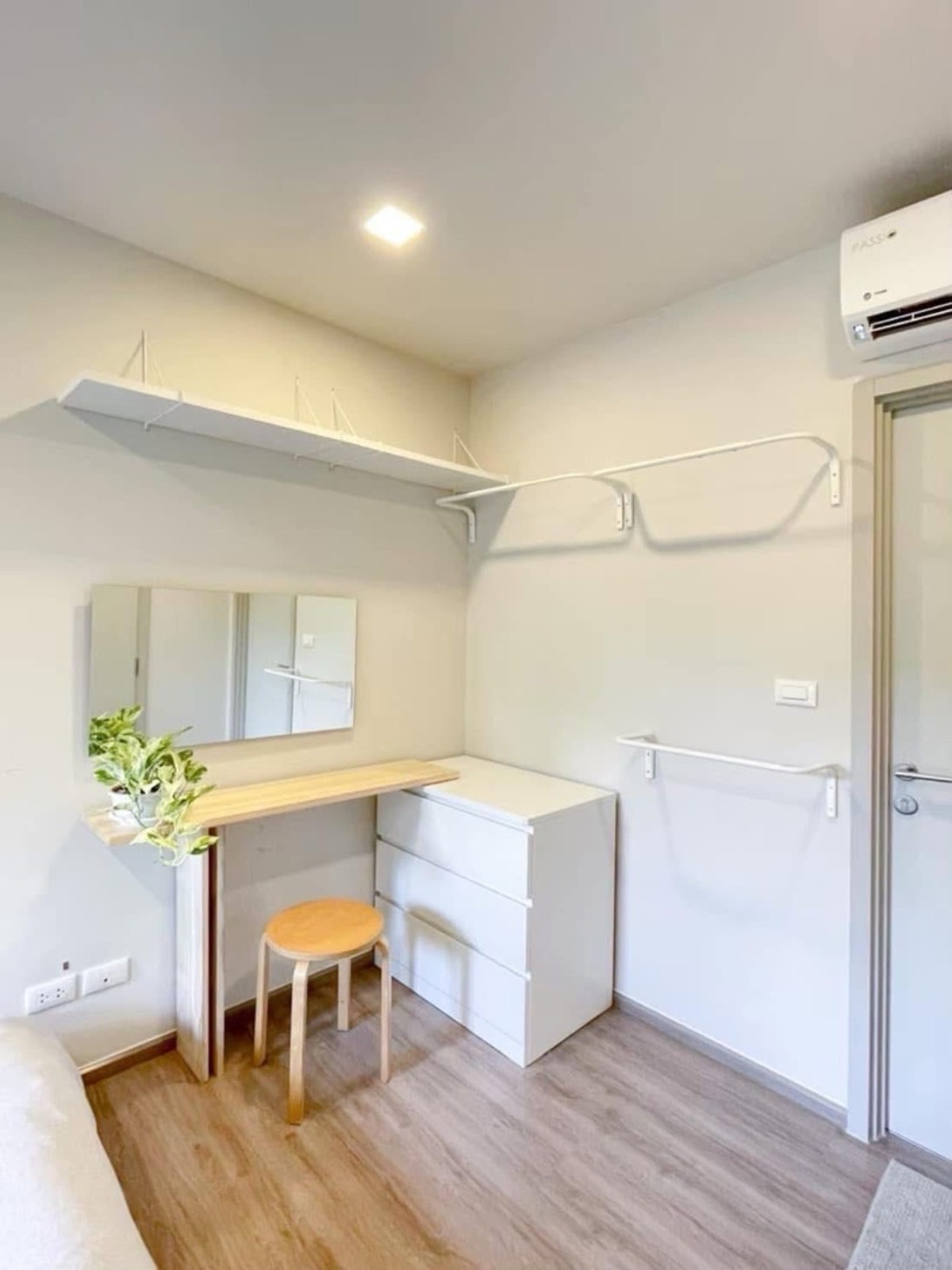 For RentCondoOnnut, Udomsuk : For rent, The base sukhumvit 50, 2nd floor, size 32 sq m., price 15,000 baht, near BTS On Nut.
