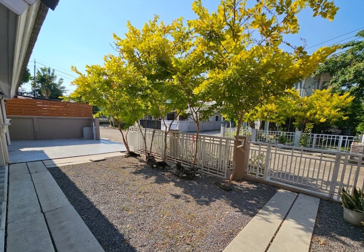 For RentTownhomeNonthaburi, Bang Yai, Bangbuathong : *Allow pets*📍 2-story townhome for rent (corner house) near Bang Bua Thong Market. Near Wat Leng Nei Yi 2, Sena Viva Project, Rattanathibet - Bang Bua Thong