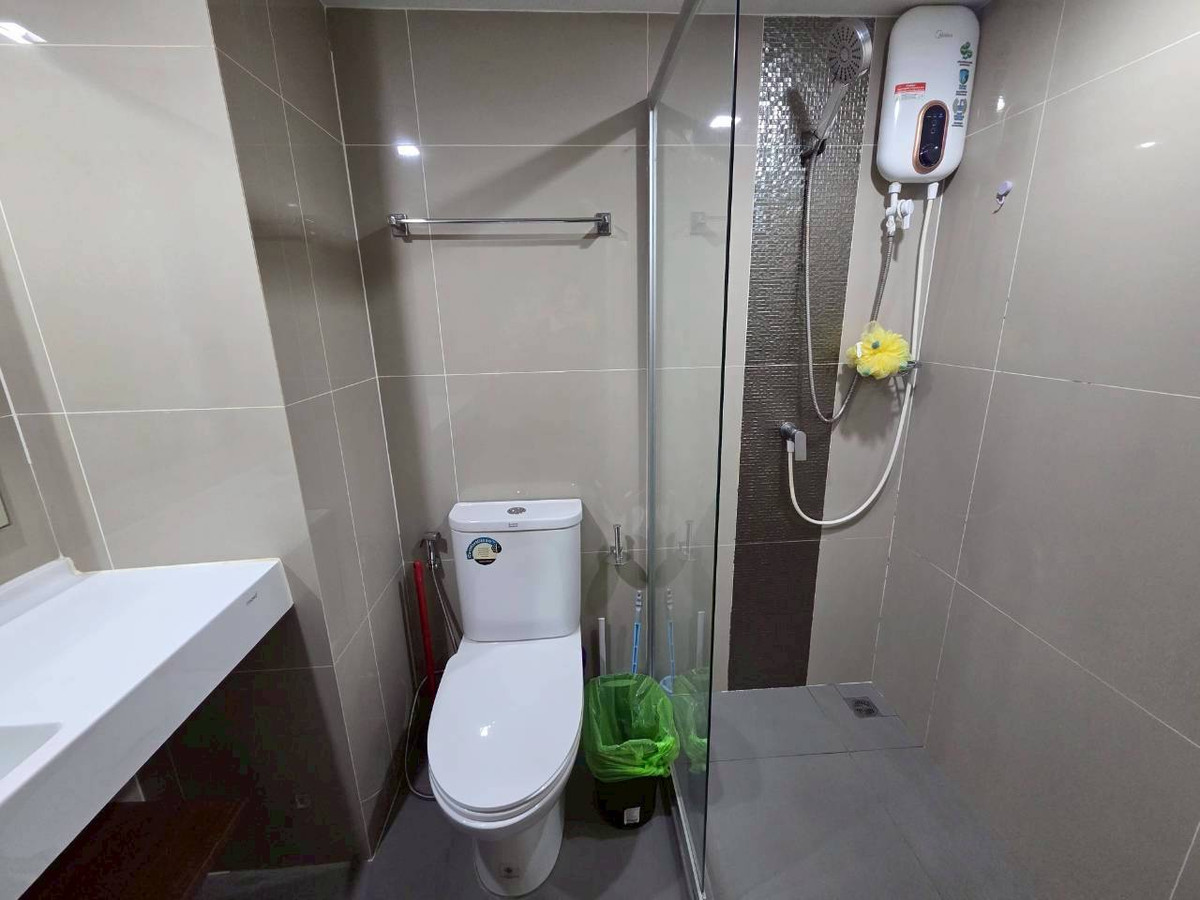 For RentCondoRama9, Petchburi, RCA : PFD-07856 For rent Ideo New Rama 9, Duplex room, 2 floors, 37 sq m., high ceiling, 23rd floor, city view, 17,000 baht.