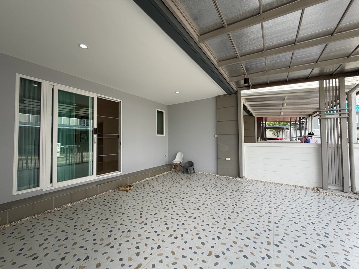 For SaleTownhomePathum Thani,Rangsit, Thammasat : 🏠Townhouse for sale on the edge of Chuan Chuen Town Rangsit-Khlong 1 , 2 floors, 4 bedrooms, near Future Park Rangsit.