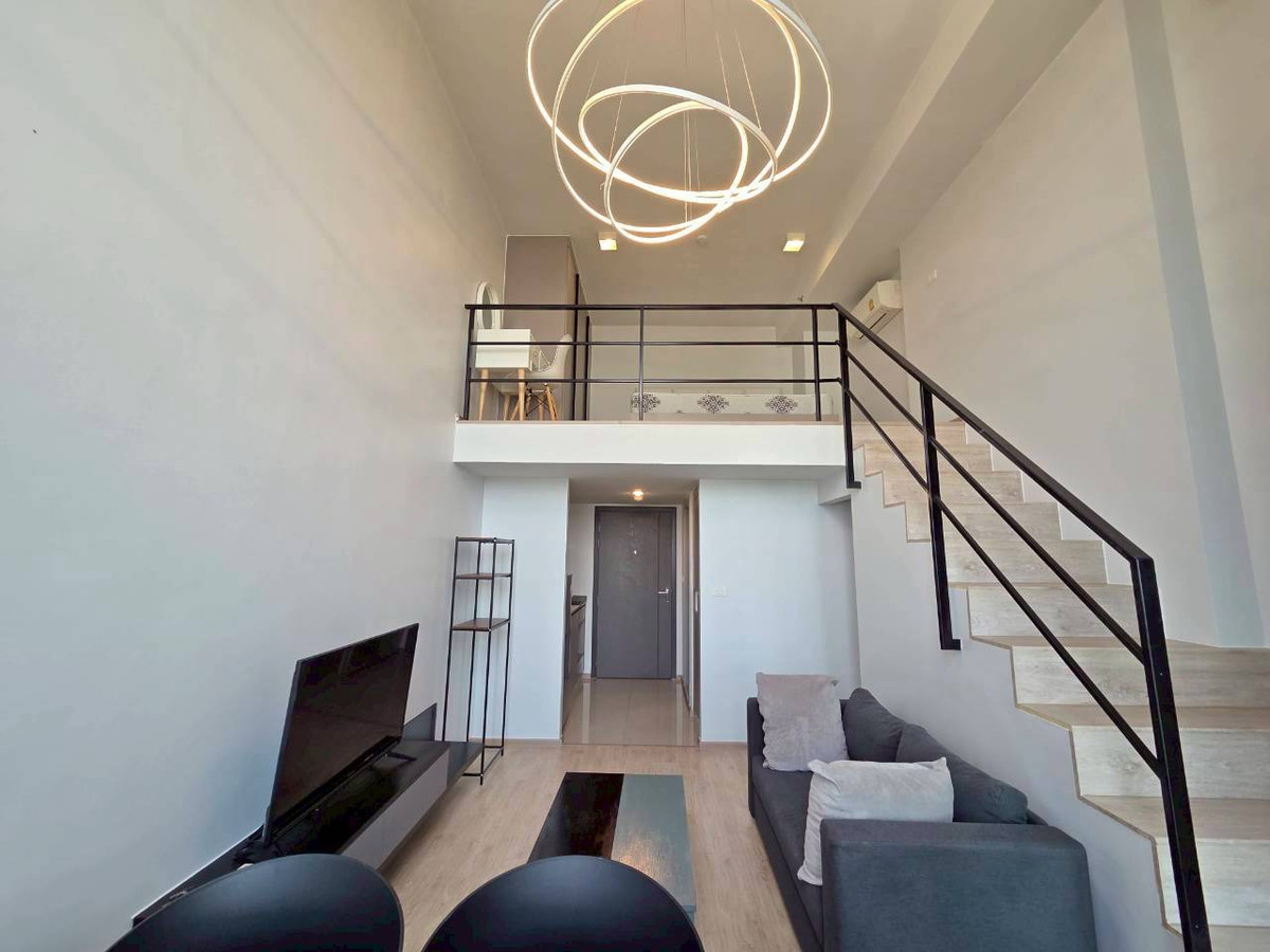 For RentCondoRama9, Petchburi, RCA : PFD-07856 For rent Ideo New Rama 9, Duplex room, 2 floors, 37 sq m., high ceiling, 23rd floor, city view, 17,000 baht.