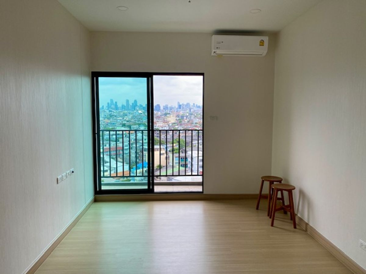 For SaleCondoWongwianyai, Charoennakor : (Code SM1694) Condo for sale Supalai loft prajadhipok - wongwian yai: Supalai Loft Prajadhipok - Wongwian Yai, near BTS Wongwian Yai.