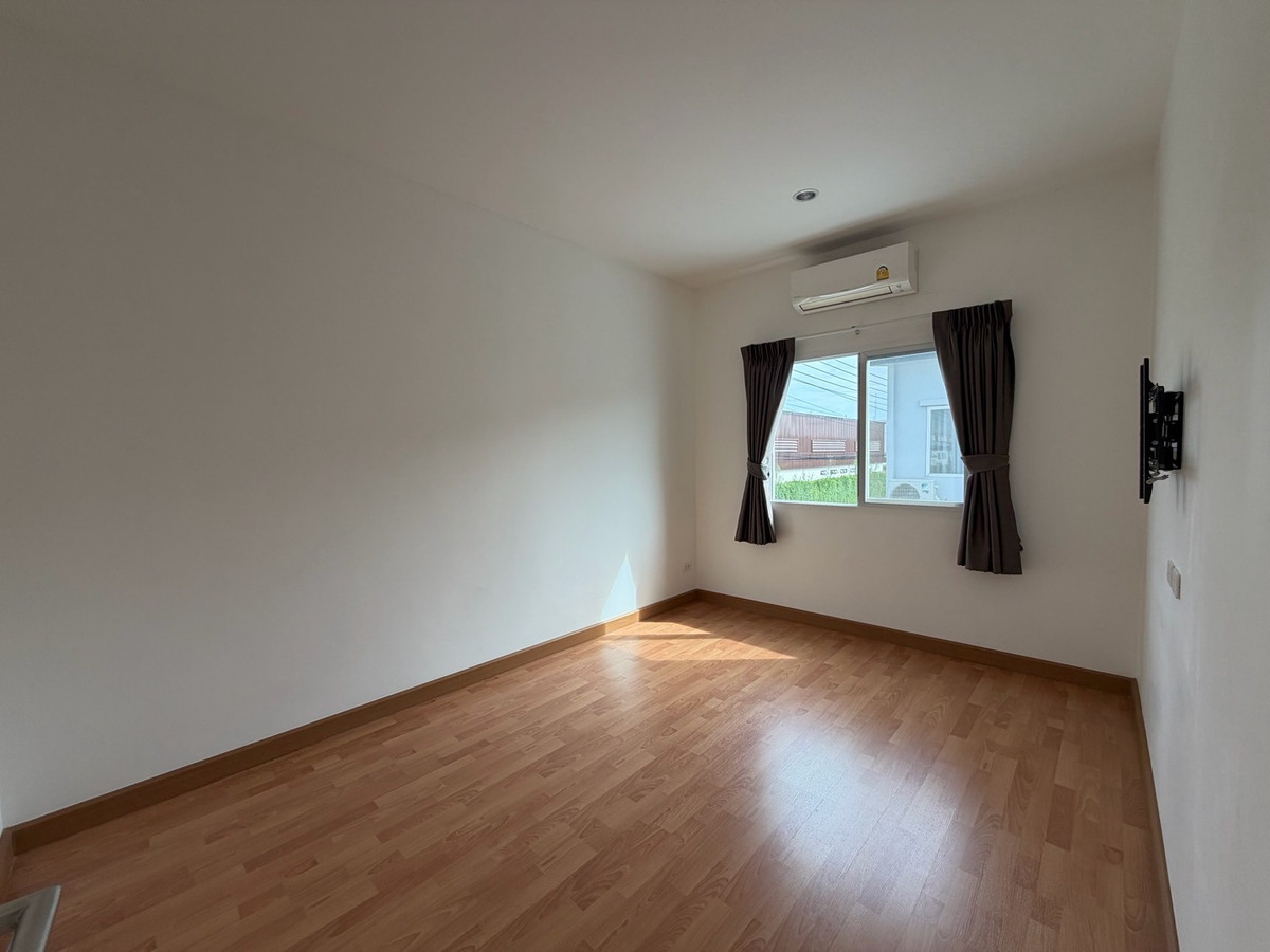 For SaleTownhomePathum Thani,Rangsit, Thammasat : 🏠Townhouse for sale on the edge of Chuan Chuen Town Rangsit-Khlong 1 , 2 floors, 4 bedrooms, near Future Park Rangsit.