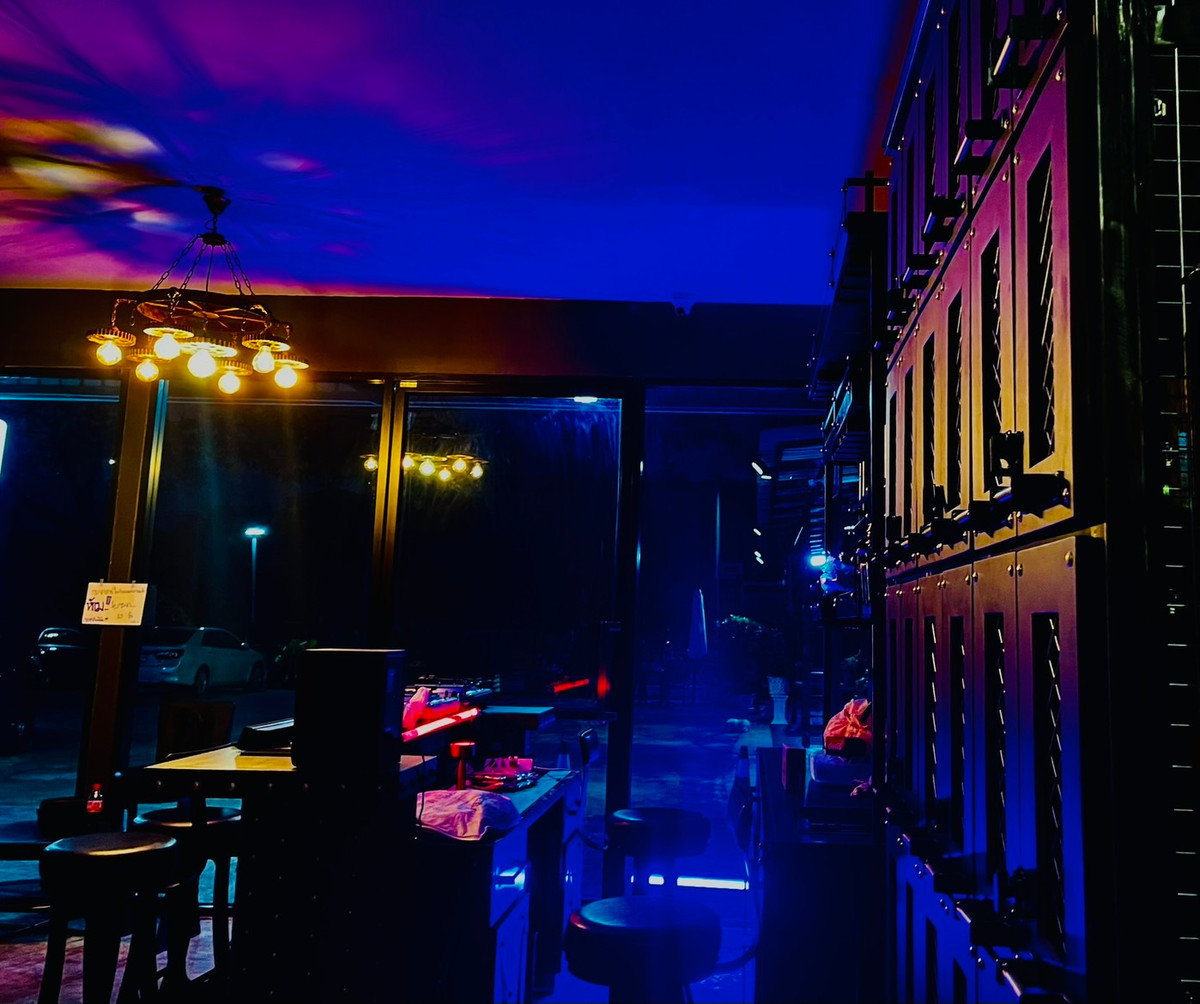 For LeaseholdRetail SpaceYothinpattana,CDC : Urgent sale Pub&Bistro fully decorated