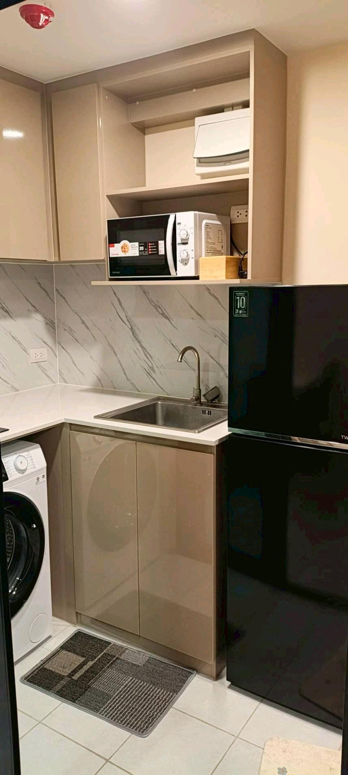 For RentCondoRatchadapisek, Huaikwang, Suttisan : 🍃💫 Low-rise condo, peaceful atmosphere, private, potential location, near Ratchada-Rama 9 job areas, available rooms ready to move in.