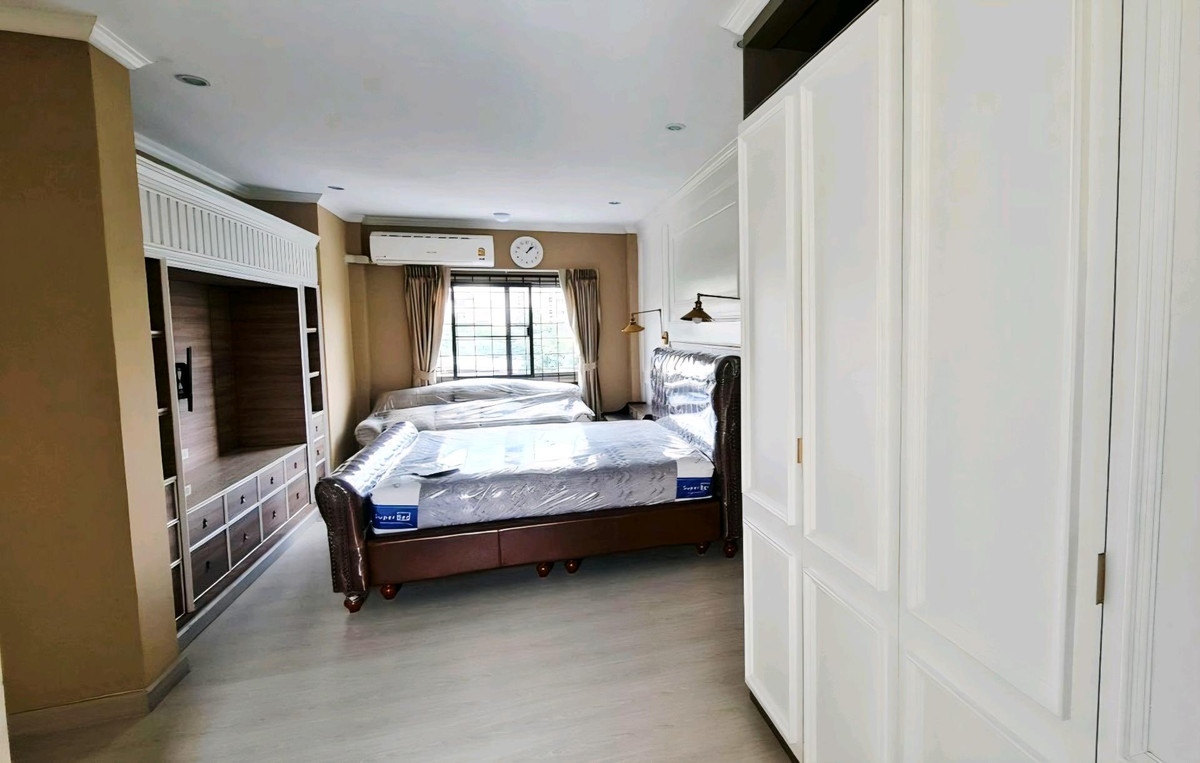 ขายบ้านลาดพร้าว เซ็นทรัลลาดพร้าว : ขายบ้านเดี่ยว ลาดพร้าวซอย 1 ✨️ | 5นอน5น้ำ 300 ตร.ม. ที่จอดรถถึง 4 คัน! ทำเลทองใจกลางเมือง ใกล้ 📍ห้าง Central Ladprao ราคาเพียง 19.9 ล้าน