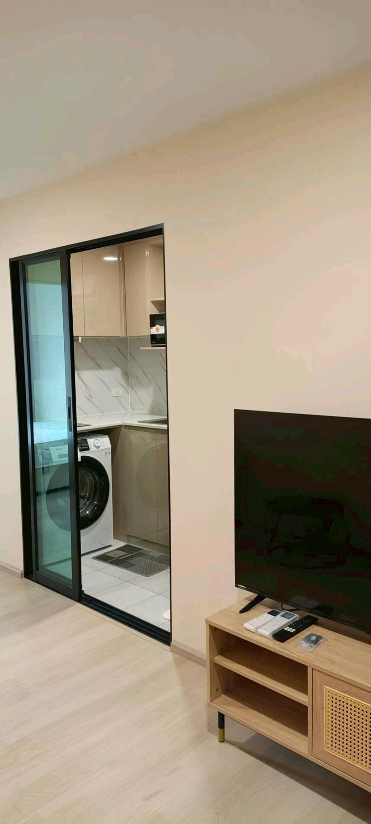 For RentCondoRatchadapisek, Huaikwang, Suttisan : 🍃💫 Low-rise condo, peaceful atmosphere, private, potential location, near Ratchada-Rama 9 job areas, available rooms ready to move in.