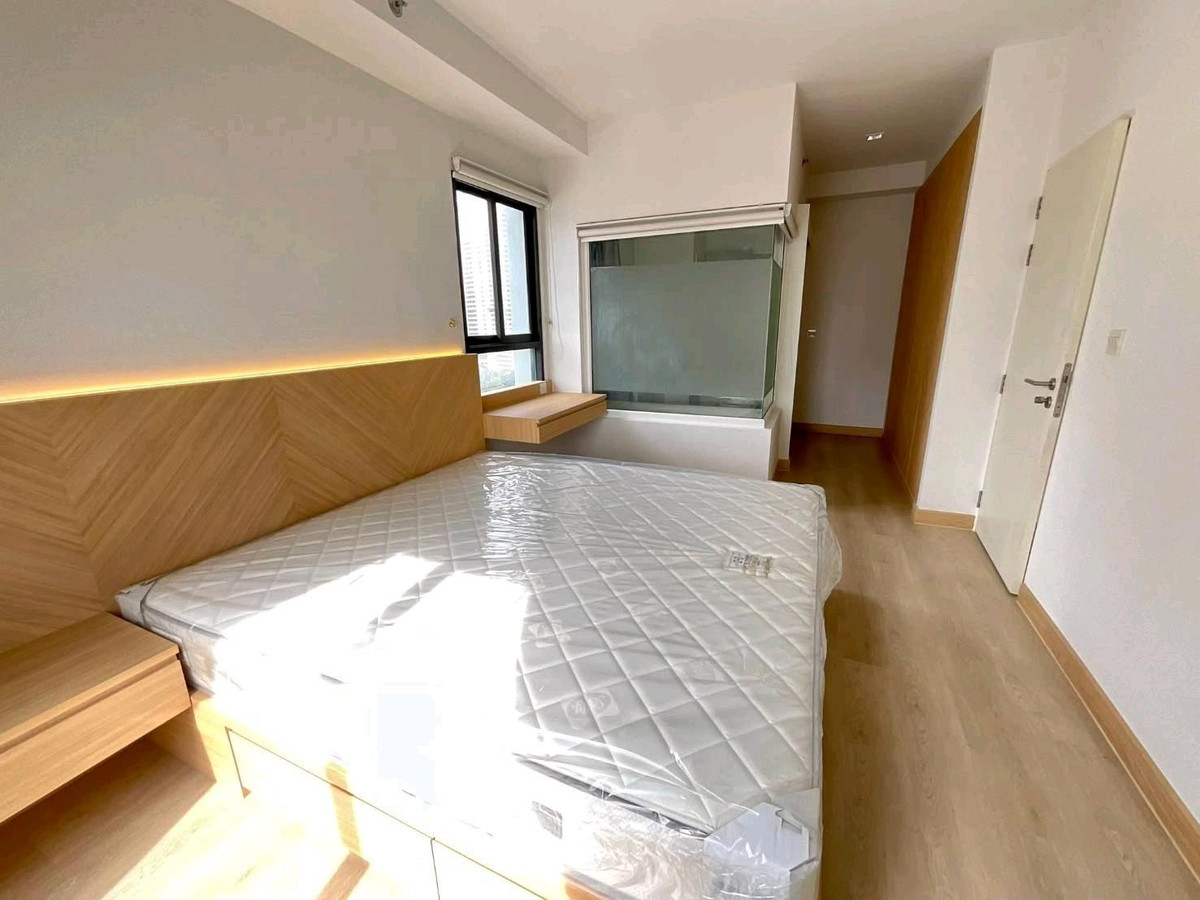 For RentCondoRatchadapisek, Huaikwang, Suttisan : 🍃💫 Low-rise condo, peaceful atmosphere, private, potential location, near Ratchada-Rama 9 job areas, available rooms ready to move in.