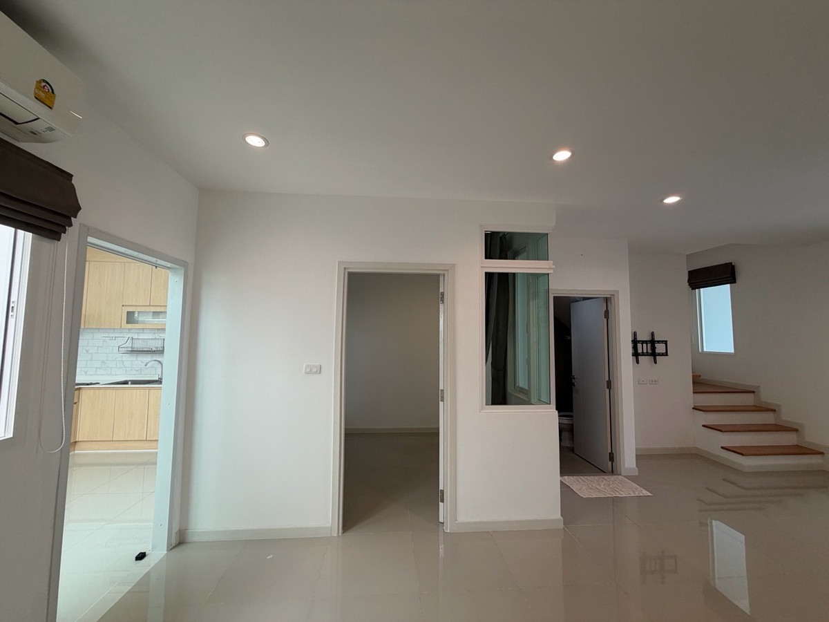 For SaleTownhomePathum Thani,Rangsit, Thammasat : 🏠Townhouse for sale on the edge of Chuan Chuen Town Rangsit-Khlong 1 , 2 floors, 4 bedrooms, near Future Park Rangsit.