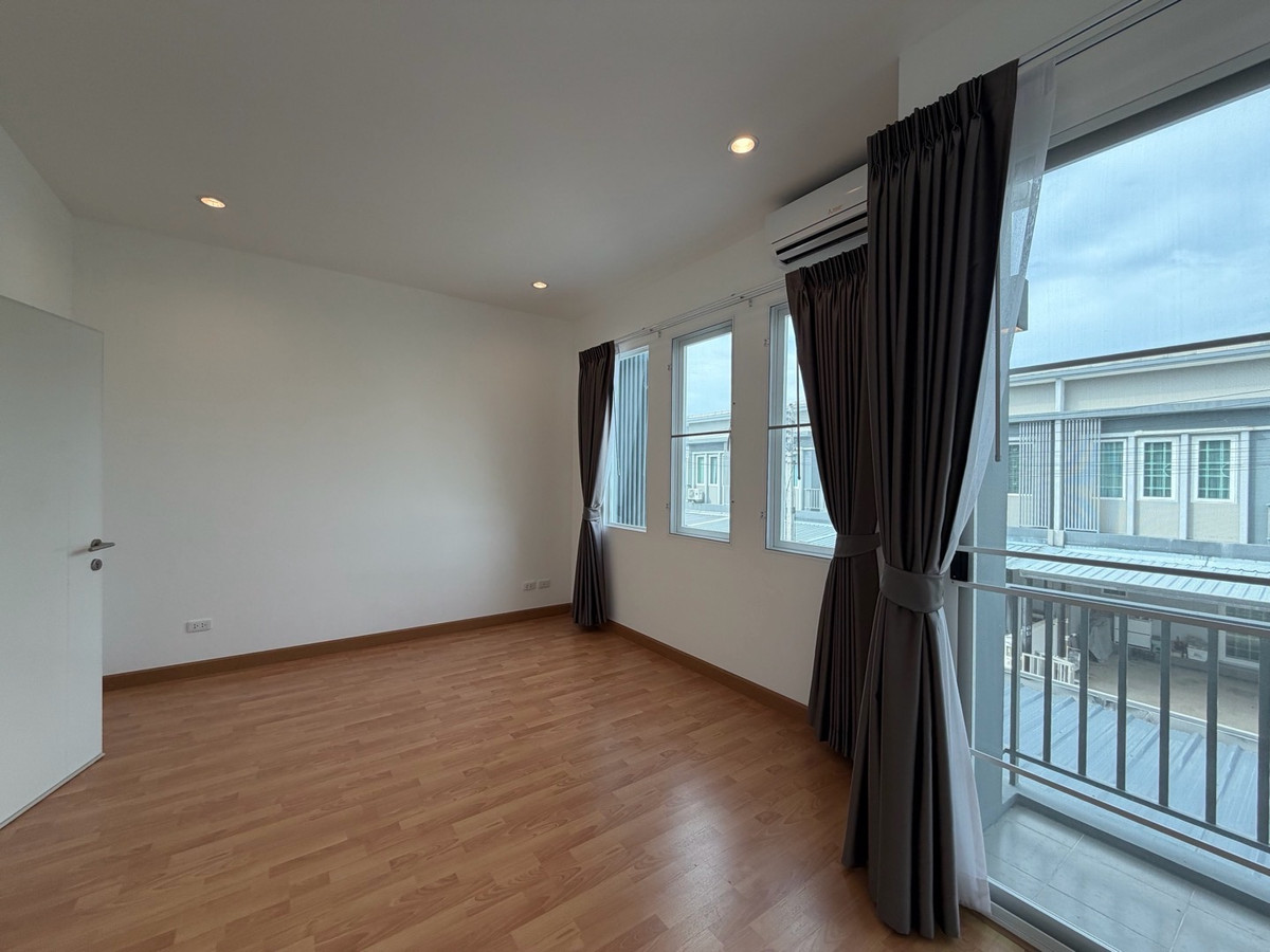 For SaleTownhomePathum Thani,Rangsit, Thammasat : 🏠Townhouse for sale on the edge of Chuan Chuen Town Rangsit-Khlong 1 , 2 floors, 4 bedrooms, near Future Park Rangsit.