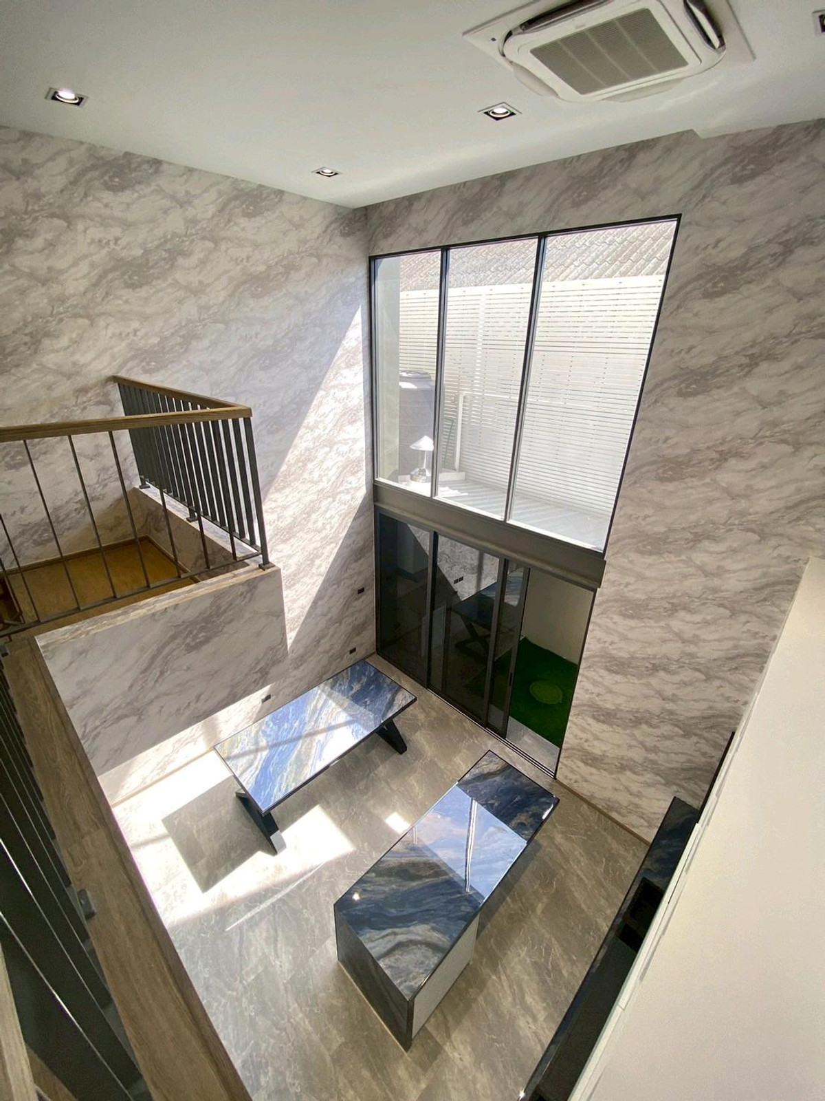 ให้เช่าทาวน์โฮมลาดพร้าว101 แฮปปี้แลนด์ : ทาวน์โฮม 3.5 ชั้น THER Ladprao 93 เปิดใหม่ไม่เคยเข้าอยู่ 3 นอน 4 น้ำ จอดรถ 2 คัน พื้นที่ 223 ตร.ม. โครงการ Private Luxury พร้อมรถรับ–ส่ง 24 ชม. ค่าเช่า 80,000 บ./ด. ติดต่อ ลูกเจี๊ยบ 065-536-5165