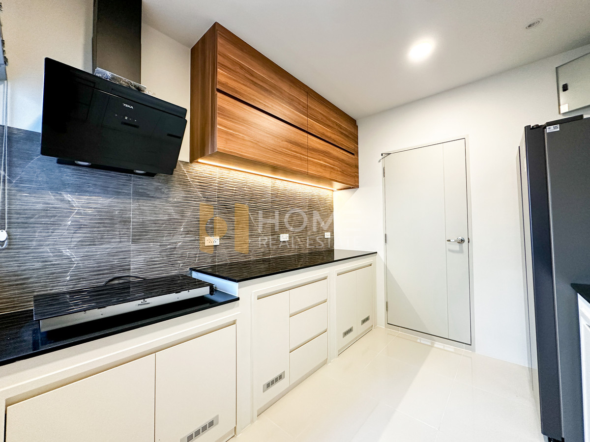 ให้เช่าบ้านบางนา แบริ่ง ลาซาล : เซนโทร บางนา เฟส 2 / 4 ห้องนอน (เช่า), Centro Bangna phase 2/ 4 Bedrooms (FOR RENT) YOK016