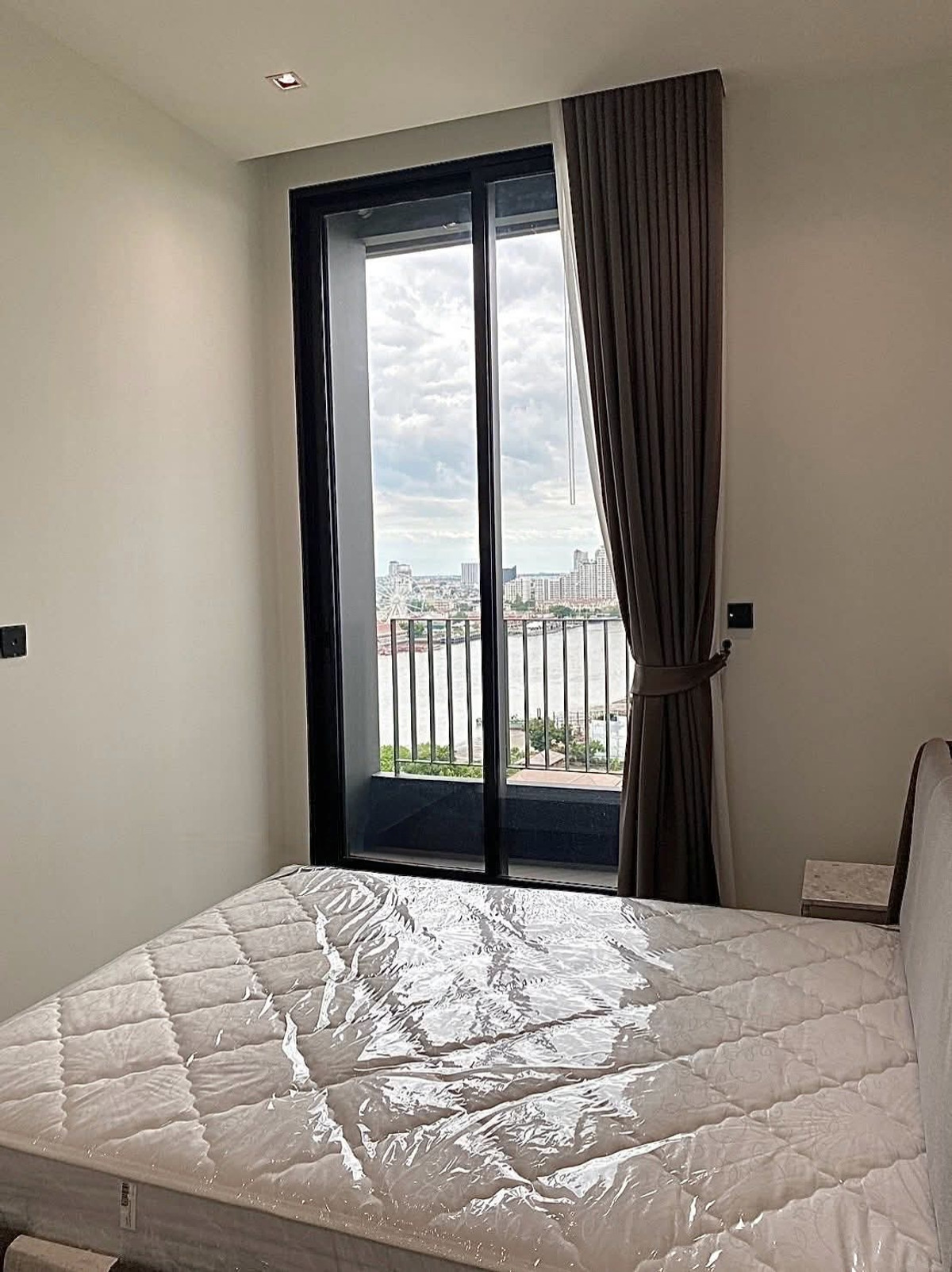 For SaleCondoWongwianyai, Charoennakor : Chapter Charoennakhon Riverside / 2 Bedrooms (SALE WITH TENENT), Chapter Charoennakhon - Riverside / 2 bedrooms (sale with tenant) PT030