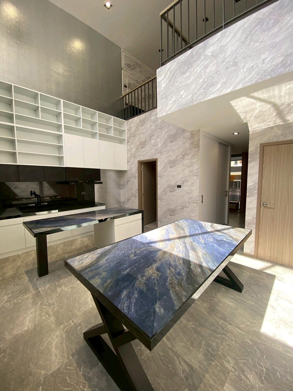 ให้เช่าทาวน์โฮมลาดพร้าว101 แฮปปี้แลนด์ : ทาวน์โฮม 3.5 ชั้น THER Ladprao 93 เปิดใหม่ไม่เคยเข้าอยู่ 3 นอน 4 น้ำ จอดรถ 2 คัน พื้นที่ 223 ตร.ม. โครงการ Private Luxury พร้อมรถรับ–ส่ง 24 ชม. ค่าเช่า 80,000 บ./ด. ติดต่อ ลูกเจี๊ยบ 065-536-5165