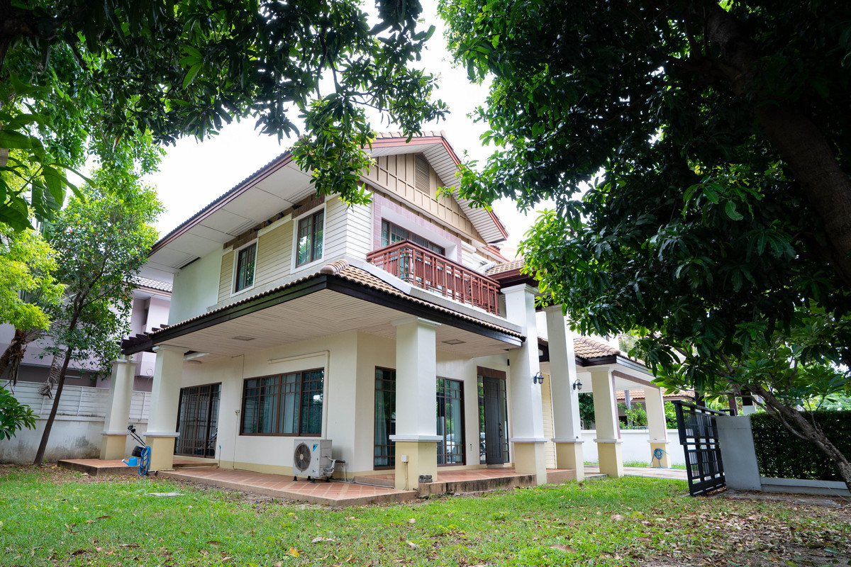 For RentHouseNonthaburi, Bang Yai, Bangbuathong : house 5 mins to the Ministry of Commerce, 120 sq.wa., 5 bedrooms, 4 bathrooms.