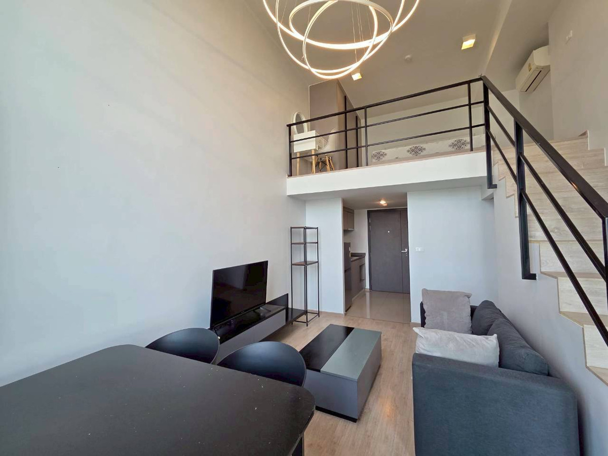 For RentCondoRama9, Petchburi, RCA : PFD-07856 For rent Ideo New Rama 9, Duplex room, 2 floors, 37 sq m., high ceiling, 23rd floor, city view, 17,000 baht.