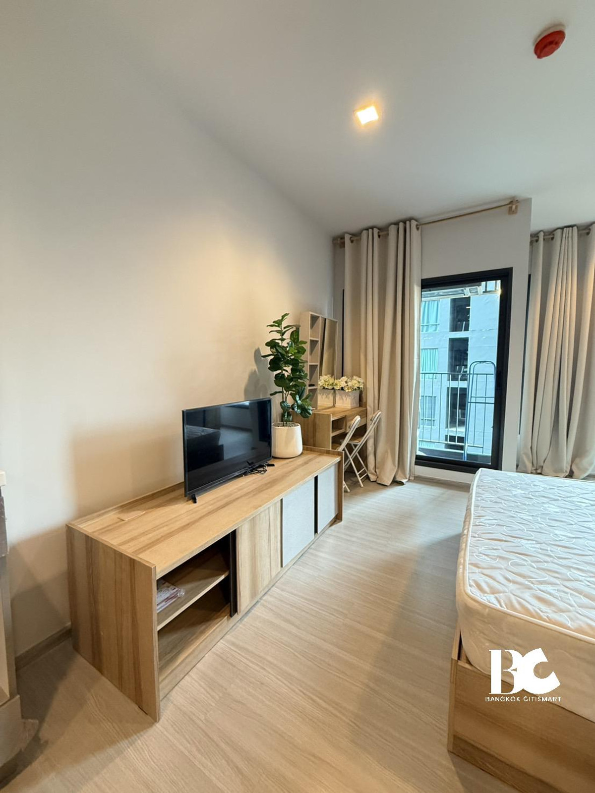 ให้เช่าคอนโดพระราม 9 เพชรบุรีตัดใหม่ RCA : 🔥 HOT DEAL 1 bedroom for rent at Life asoke rama9 🔥