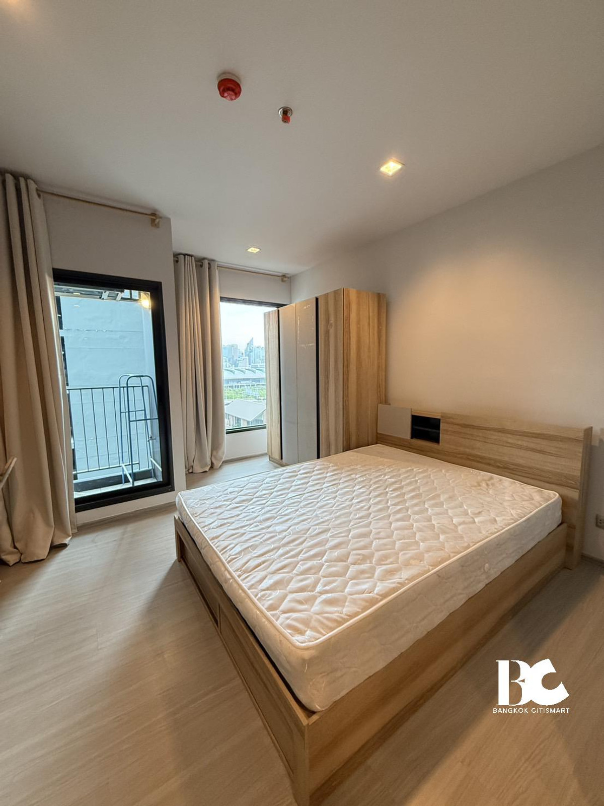 ให้เช่าคอนโดพระราม 9 เพชรบุรีตัดใหม่ RCA : 🔥 HOT DEAL 1 bedroom for rent at Life asoke rama9 🔥