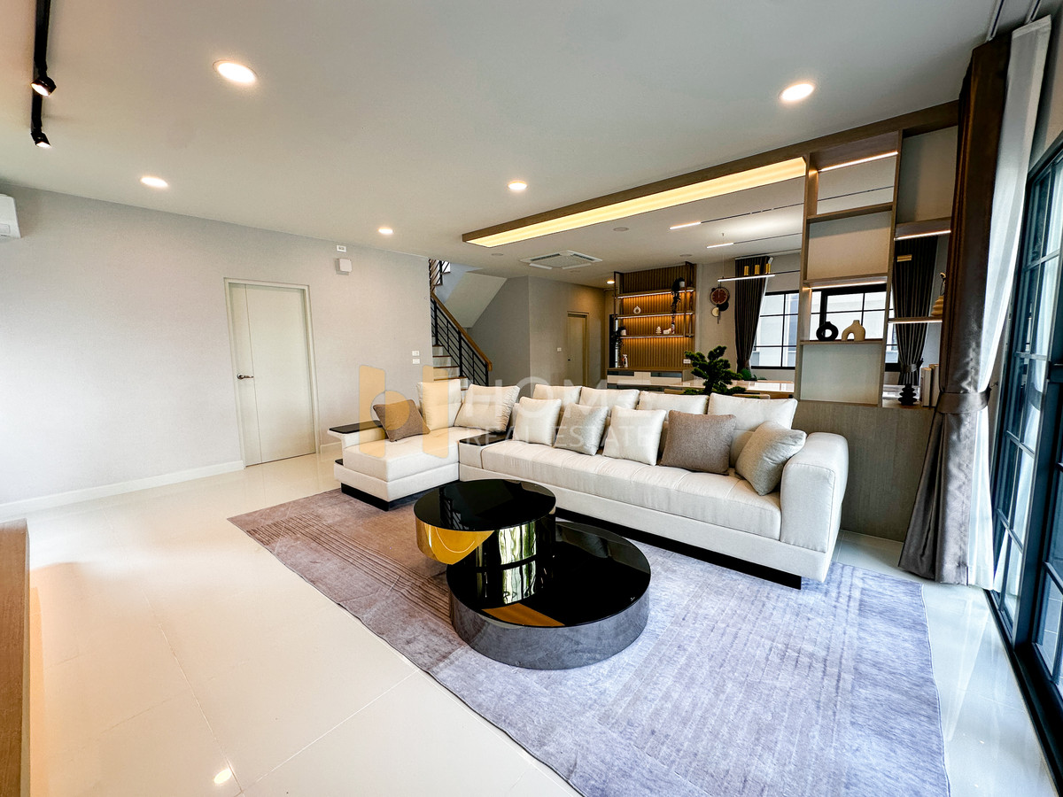 ให้เช่าบ้านบางนา แบริ่ง ลาซาล : เซนโทร บางนา เฟส 2 / 4 ห้องนอน (เช่า), Centro Bangna phase 2/ 4 Bedrooms (FOR RENT) YOK016