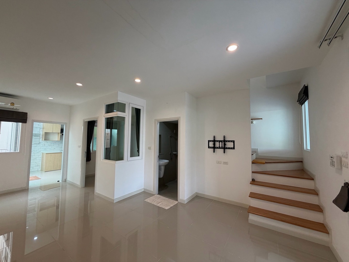 For SaleTownhomePathum Thani,Rangsit, Thammasat : 🏠Townhouse for sale on the edge of Chuan Chuen Town Rangsit-Khlong 1 , 2 floors, 4 bedrooms, near Future Park Rangsit.