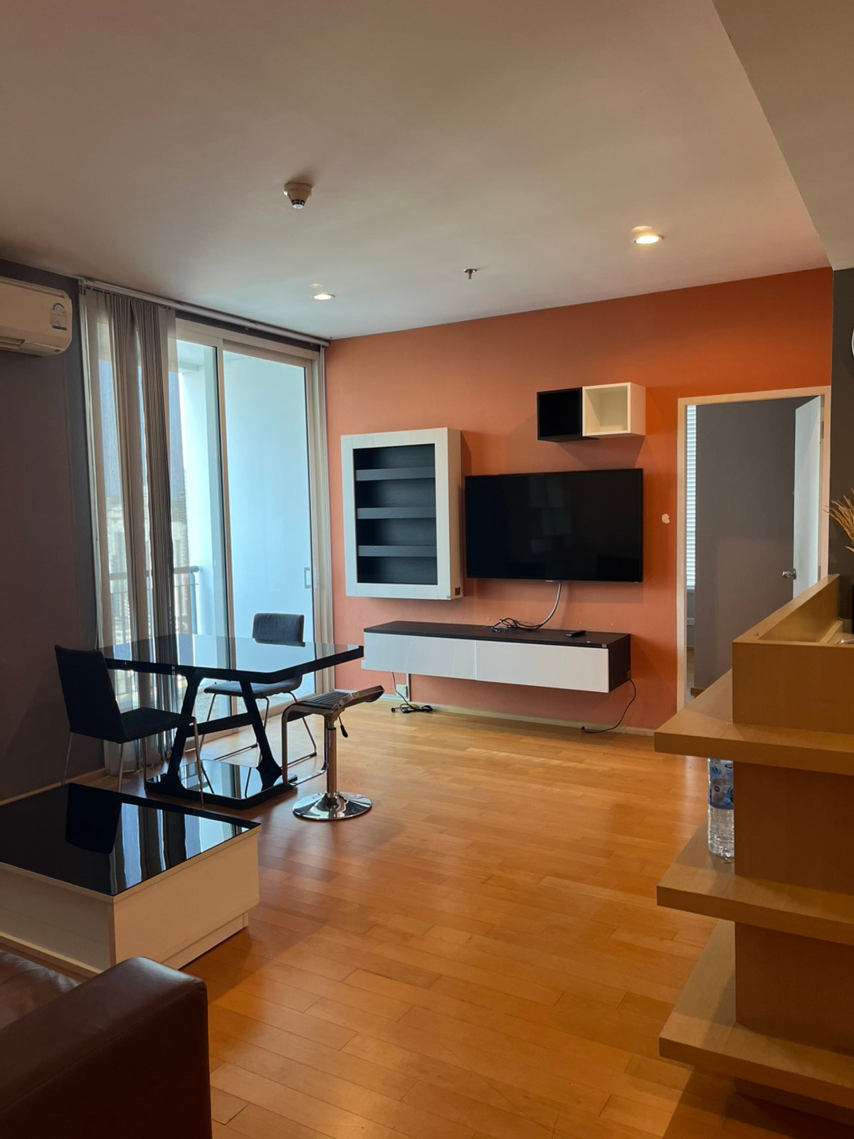 For RentCondoRatchathewi,Phayathai : Villa Rachatewi — 2 Bed, large room 85 sq m, 24th floor, Phaya Thai view! Spacious space, rent: 42,000 baht / month 📞 Call: 086-746-8882