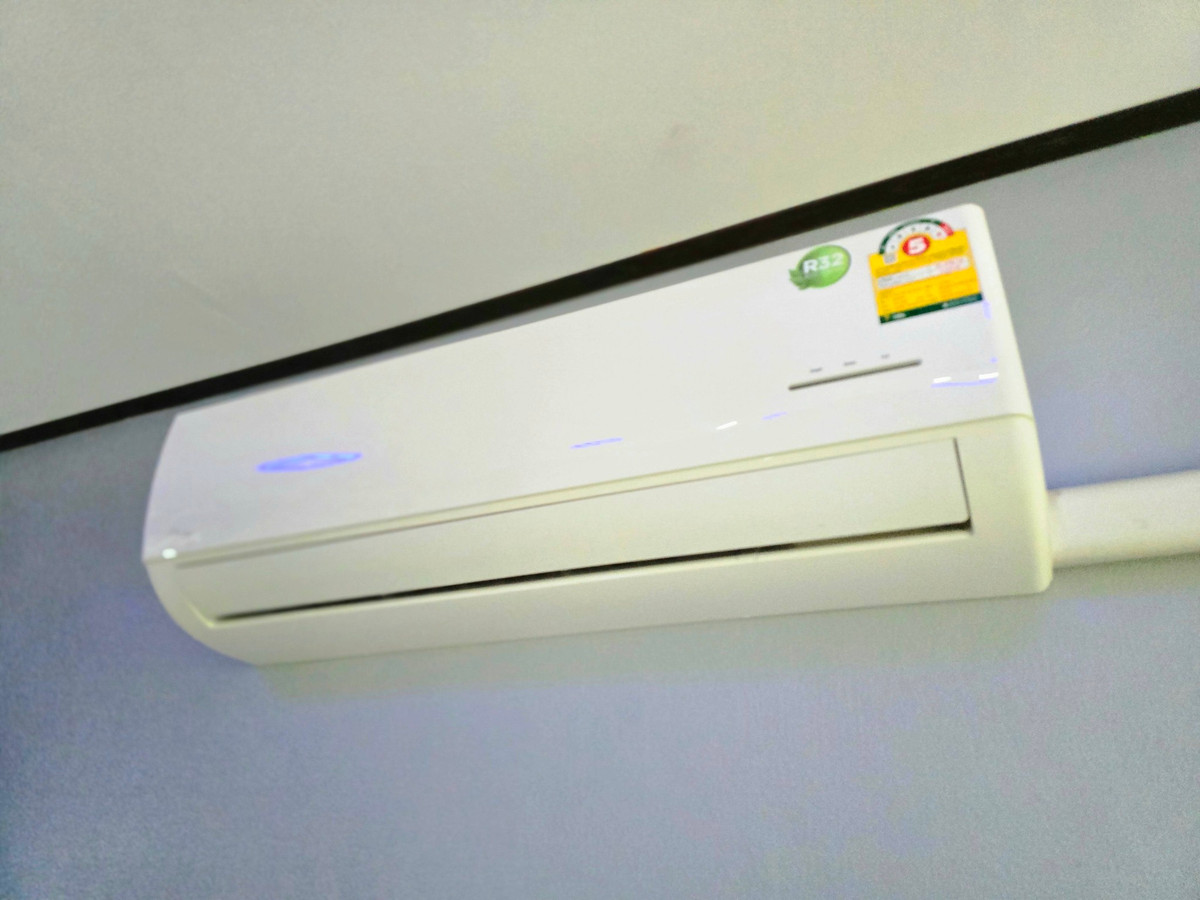 For SaleShop HouseKorat Nakhon Ratchasima : Prime location next to Sura Road, 2 shophouses next to a developing road in Korat. Spacious and comfortable Suitable for trading Or you can live there.