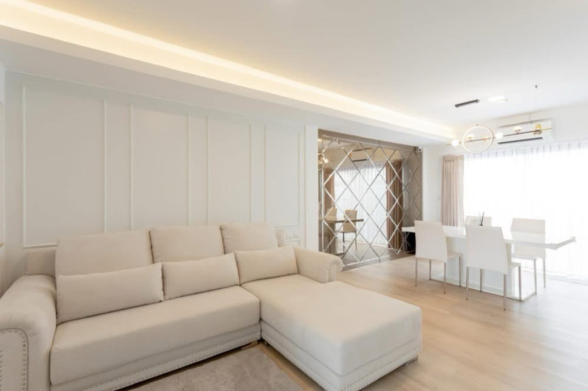 For RentTownhomeBangna, Bearing, Lasalle : 🌟For rent: Townhome in Indy 2 Bangna Ramkhamhaeng. 2-storey townhome features 3 bedrooms| 3 bathrooms. 
Fully furnished.💥Rental Fee: 48,000 THB/month. 