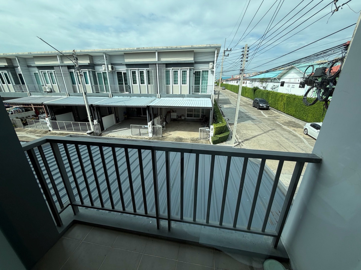 For SaleTownhomePathum Thani,Rangsit, Thammasat : 🏠Townhouse for sale on the edge of Chuan Chuen Town Rangsit-Khlong 1 , 2 floors, 4 bedrooms, near Future Park Rangsit.