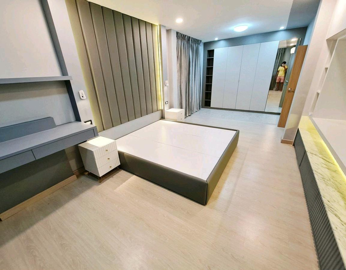 ขายบ้านลาดพร้าว เซ็นทรัลลาดพร้าว : ขายบ้านเดี่ยว ลาดพร้าวซอย 1 ✨️ | 5นอน5น้ำ 300 ตร.ม. ที่จอดรถถึง 4 คัน! ทำเลทองใจกลางเมือง ใกล้ 📍ห้าง Central Ladprao ราคาเพียง 19.9 ล้าน