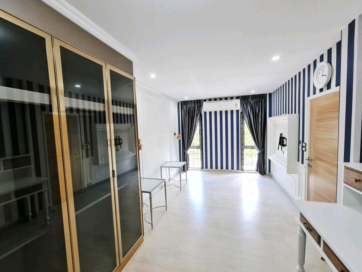 ขายบ้านลาดพร้าว เซ็นทรัลลาดพร้าว : ขายบ้านเดี่ยว ลาดพร้าวซอย 1 ✨️ | 5นอน5น้ำ 300 ตร.ม. ที่จอดรถถึง 4 คัน! ทำเลทองใจกลางเมือง ใกล้ 📍ห้าง Central Ladprao ราคาเพียง 19.9 ล้าน