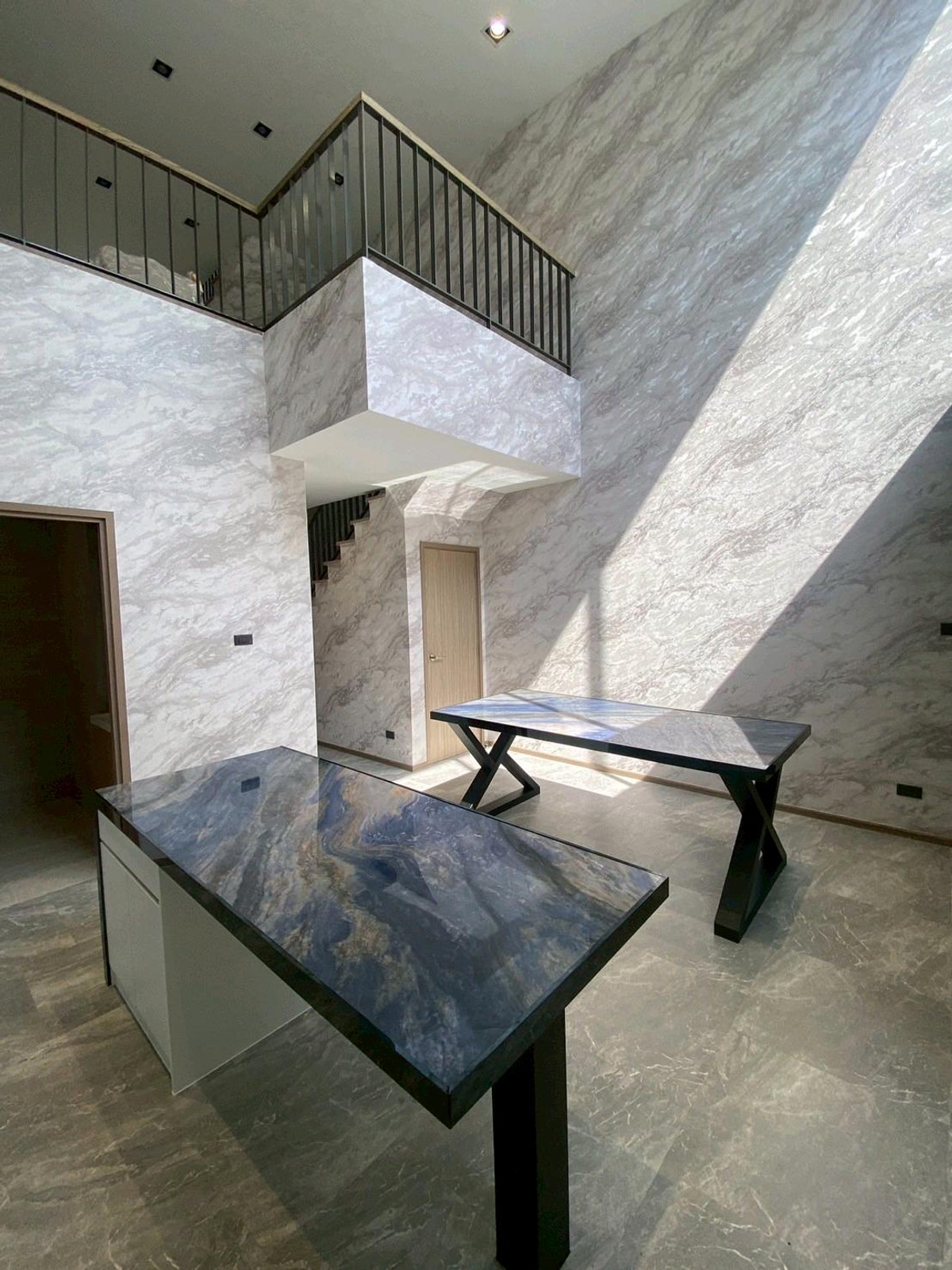 ให้เช่าทาวน์โฮมลาดพร้าว101 แฮปปี้แลนด์ : ทาวน์โฮม 3.5 ชั้น THER Ladprao 93 เปิดใหม่ไม่เคยเข้าอยู่ 3 นอน 4 น้ำ จอดรถ 2 คัน พื้นที่ 223 ตร.ม. โครงการ Private Luxury พร้อมรถรับ–ส่ง 24 ชม. ค่าเช่า 80,000 บ./ด. ติดต่อ ลูกเจี๊ยบ 065-536-5165