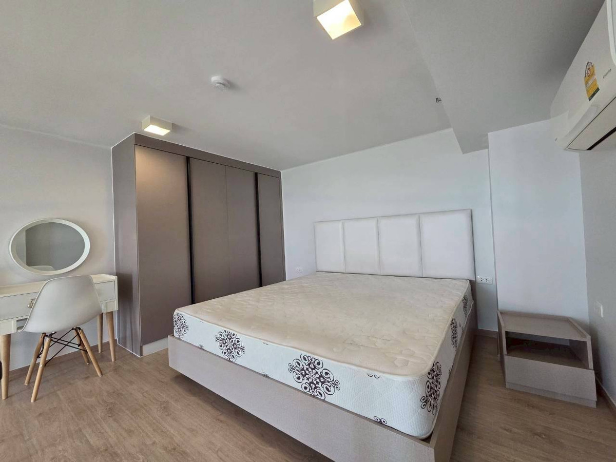 For RentCondoRama9, Petchburi, RCA : PFD-07856 For rent Ideo New Rama 9, Duplex room, 2 floors, 37 sq m., high ceiling, 23rd floor, city view, 17,000 baht.
