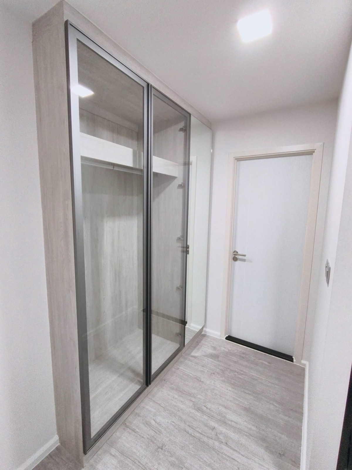 ให้เช่าคอนโดบางนา แบริ่ง ลาซาล : ห้องใหม่ไม่เคยผ่านผู้เช่า ให้เช่า คอนโด Atmoz Tropicana Bangna (แอทโมซ ทรอปิคาน่า บางนา) ขนาดห้อง : 26ตร.ม ชั้น : 6 ตึก/อาคาร : A ราคา : 10,000 บาท สถานที่ใกล้เคียง : รถไฟฟ้าสายสีเหลือง