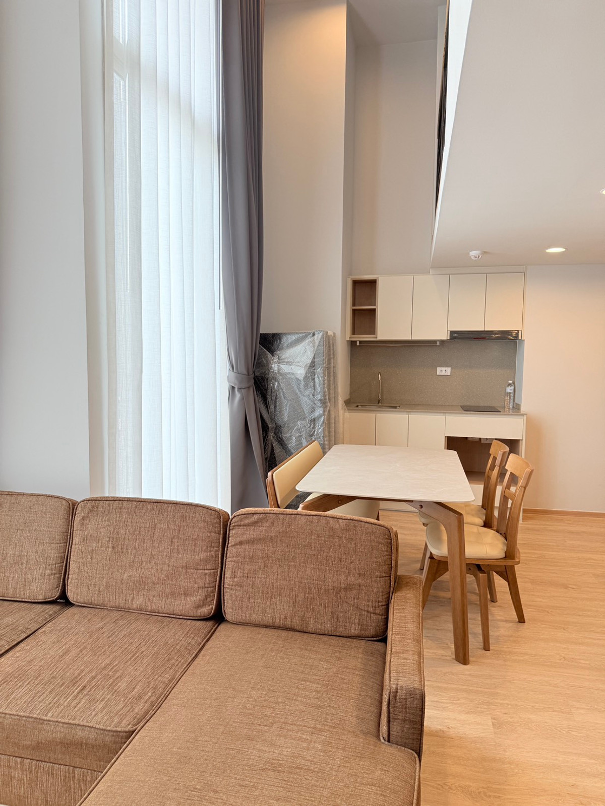 ให้เช่าคอนโดสยาม จุฬา สามย่าน : ห้องตำแหน่งแรร์ 2 ห้องนอน 2 ห้องน้ำ 2 ชั้น ขนาดใหญ่ทำเลจุฬา 