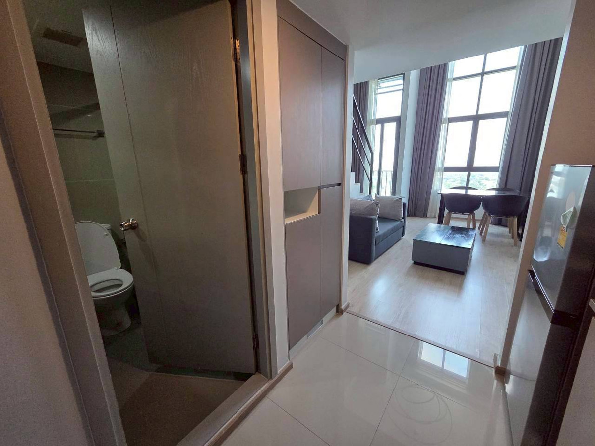 For RentCondoRama9, Petchburi, RCA : PFD-07856 For rent Ideo New Rama 9, Duplex room, 2 floors, 37 sq m., high ceiling, 23rd floor, city view, 17,000 baht.