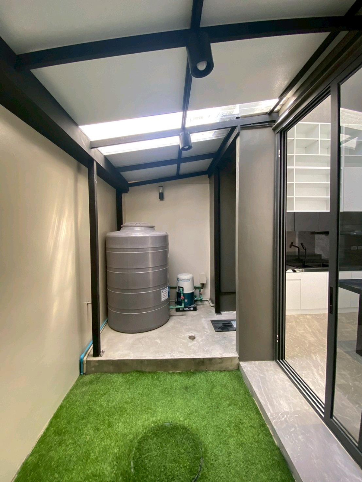 ให้เช่าทาวน์โฮมลาดพร้าว101 แฮปปี้แลนด์ : ทาวน์โฮม 3.5 ชั้น THER Ladprao 93 เปิดใหม่ไม่เคยเข้าอยู่ 3 นอน 4 น้ำ จอดรถ 2 คัน พื้นที่ 223 ตร.ม. โครงการ Private Luxury พร้อมรถรับ–ส่ง 24 ชม. ค่าเช่า 80,000 บ./ด. ติดต่อ ลูกเจี๊ยบ 065-536-5165