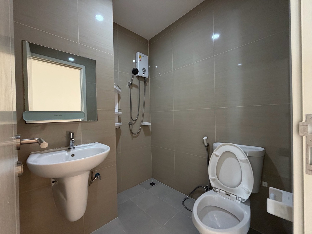 For SaleTownhomePathum Thani,Rangsit, Thammasat : 🏠Townhouse for sale on the edge of Chuan Chuen Town Rangsit-Khlong 1 , 2 floors, 4 bedrooms, near Future Park Rangsit.