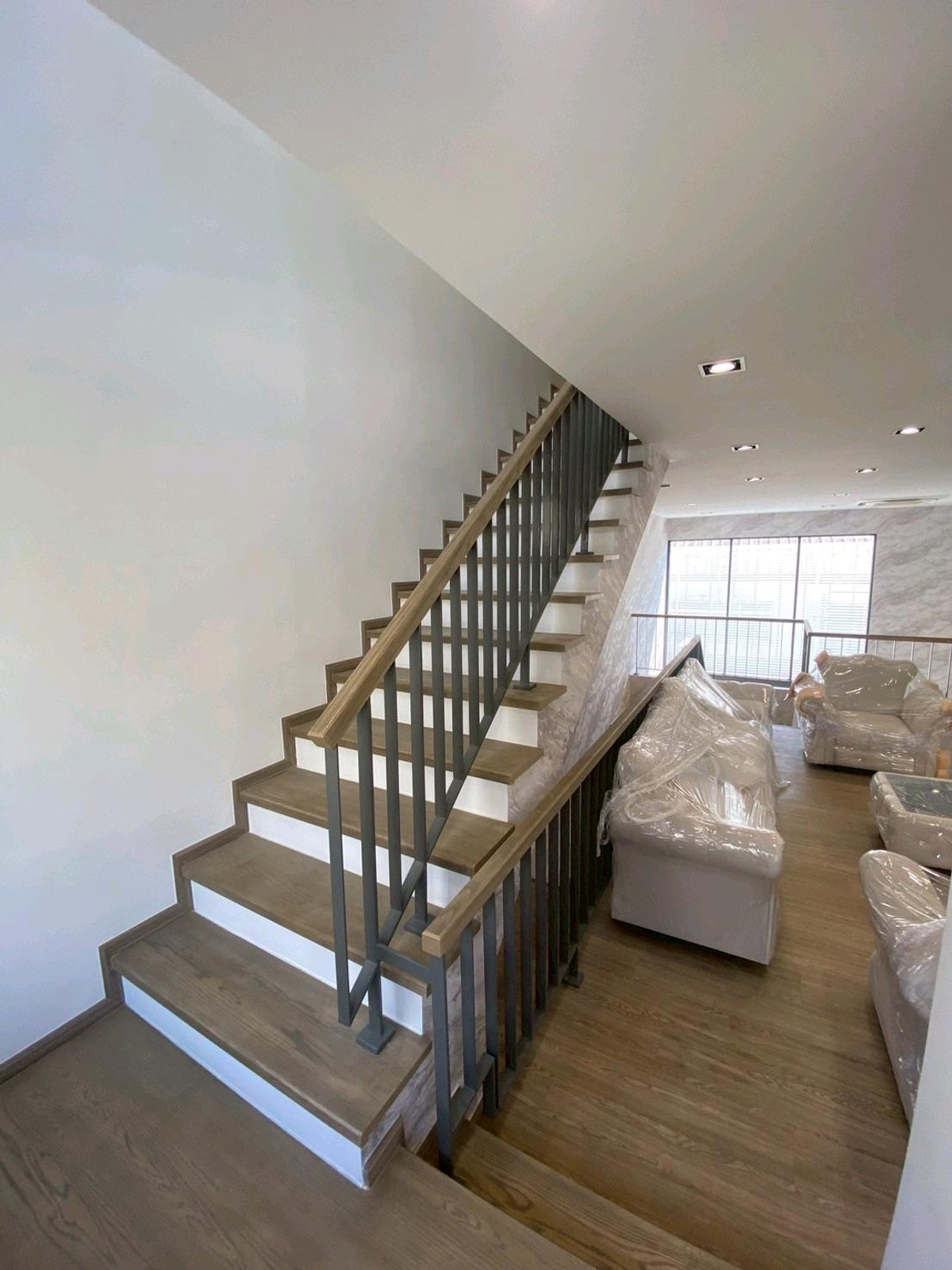 ให้เช่าทาวน์โฮมลาดพร้าว101 แฮปปี้แลนด์ : ทาวน์โฮม 3.5 ชั้น THER Ladprao 93 เปิดใหม่ไม่เคยเข้าอยู่ 3 นอน 4 น้ำ จอดรถ 2 คัน พื้นที่ 223 ตร.ม. โครงการ Private Luxury พร้อมรถรับ–ส่ง 24 ชม. ค่าเช่า 80,000 บ./ด. ติดต่อ ลูกเจี๊ยบ 065-536-5165