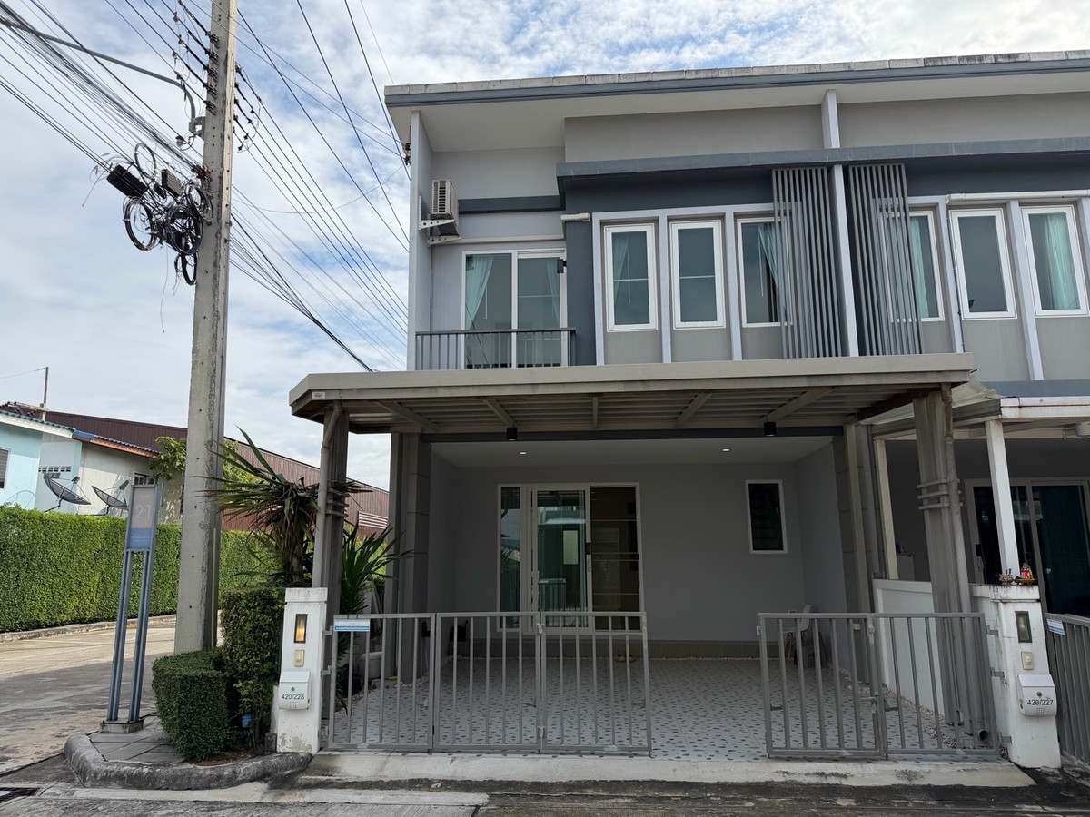 For SaleTownhomePathum Thani,Rangsit, Thammasat : 🏠Townhouse for sale on the edge of Chuan Chuen Town Rangsit-Khlong 1 
, 2 floors, 4 bedrooms, near Future Park Rangsit.