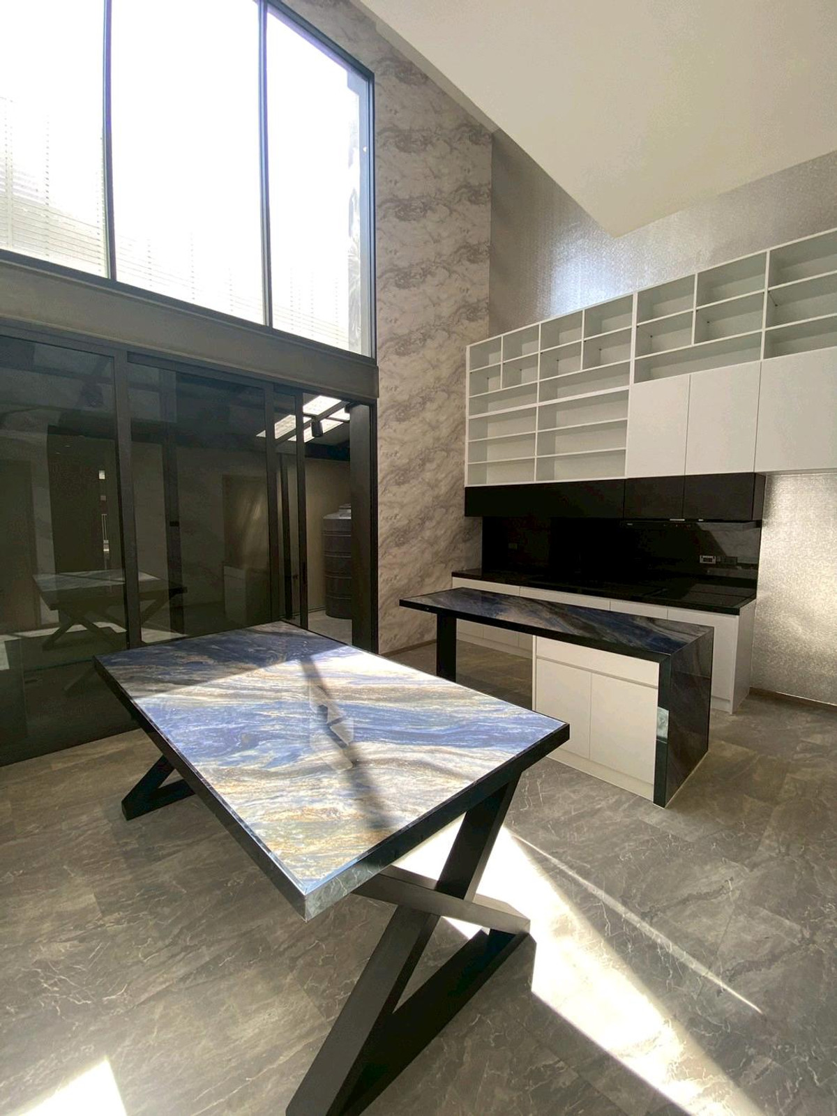 ให้เช่าทาวน์โฮมลาดพร้าว101 แฮปปี้แลนด์ : ทาวน์โฮม 3.5 ชั้น THER Ladprao 93 เปิดใหม่ไม่เคยเข้าอยู่ 3 นอน 4 น้ำ จอดรถ 2 คัน พื้นที่ 223 ตร.ม. โครงการ Private Luxury พร้อมรถรับ–ส่ง 24 ชม. ค่าเช่า 80,000 บ./ด. ติดต่อ ลูกเจี๊ยบ 065-536-5165