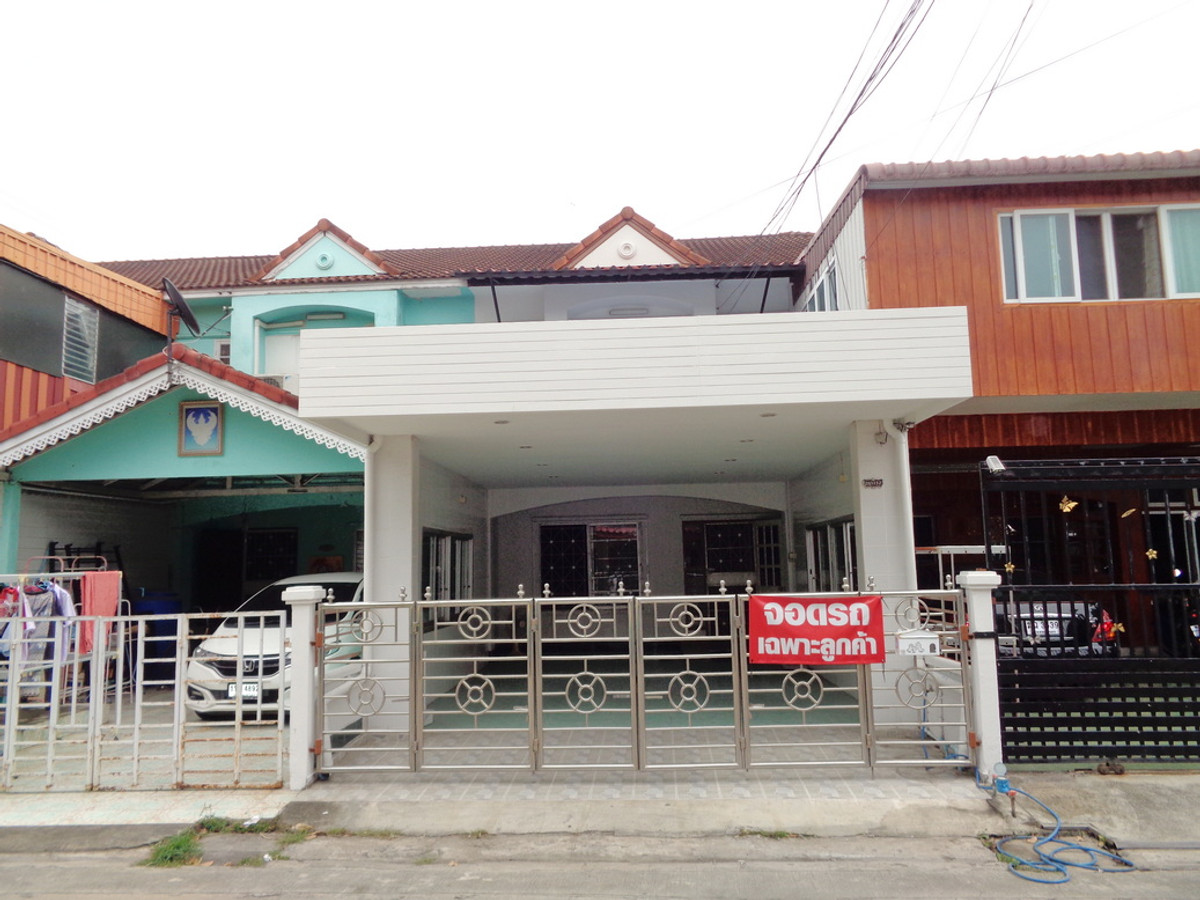 ขายทาวน์โฮมนวมินทร์ รามอินทรา : 🚩H1280  ขายทาวน์เฮ้าส์ รีโนเวท หมู่บ้านเคซี รามอินทรา1  25.6 ตารางวา  ซอยหทัยราษฎร์39  บ้านหลังใหญ่ พื้นที่เยอะ  ใกล้สวนสัตว์เปิดซาฟารีเวิลด์ ใกล้วัดแป้นทอง  👉 2 ล้านบาท   ฟรีค่าธรรมเนียมโอน