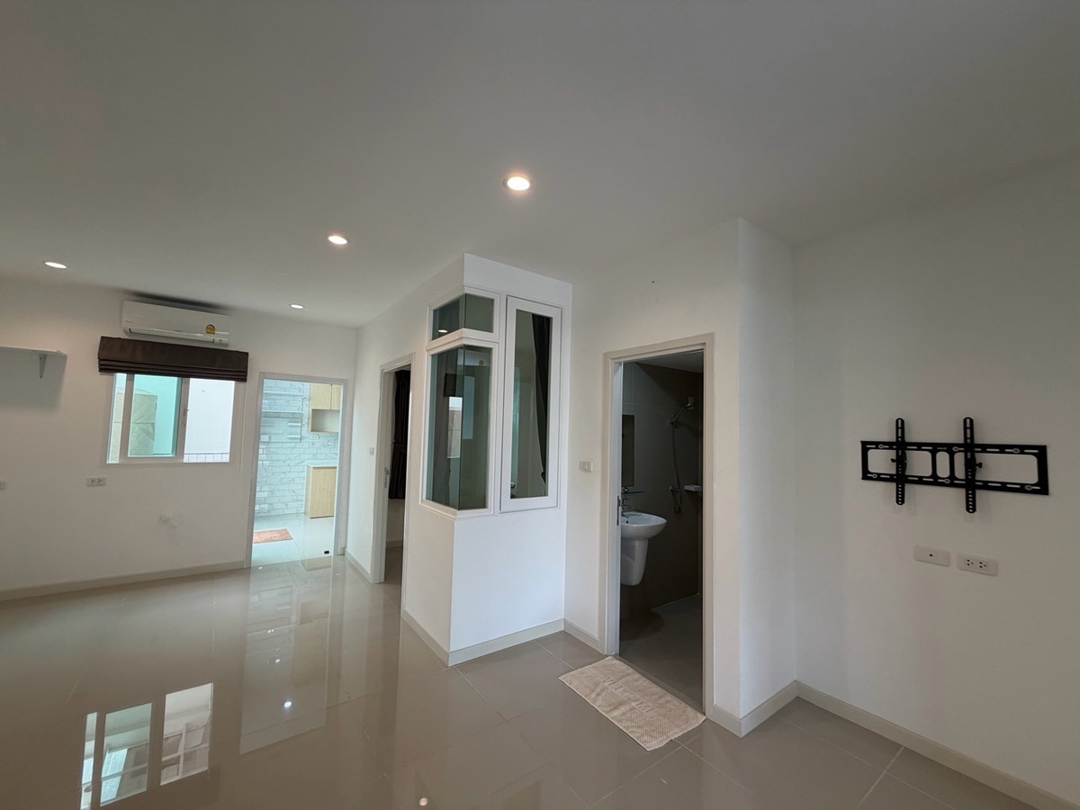 For SaleTownhomePathum Thani,Rangsit, Thammasat : 🏠Townhouse for sale on the edge of Chuan Chuen Town Rangsit-Khlong 1 , 2 floors, 4 bedrooms, near Future Park Rangsit.