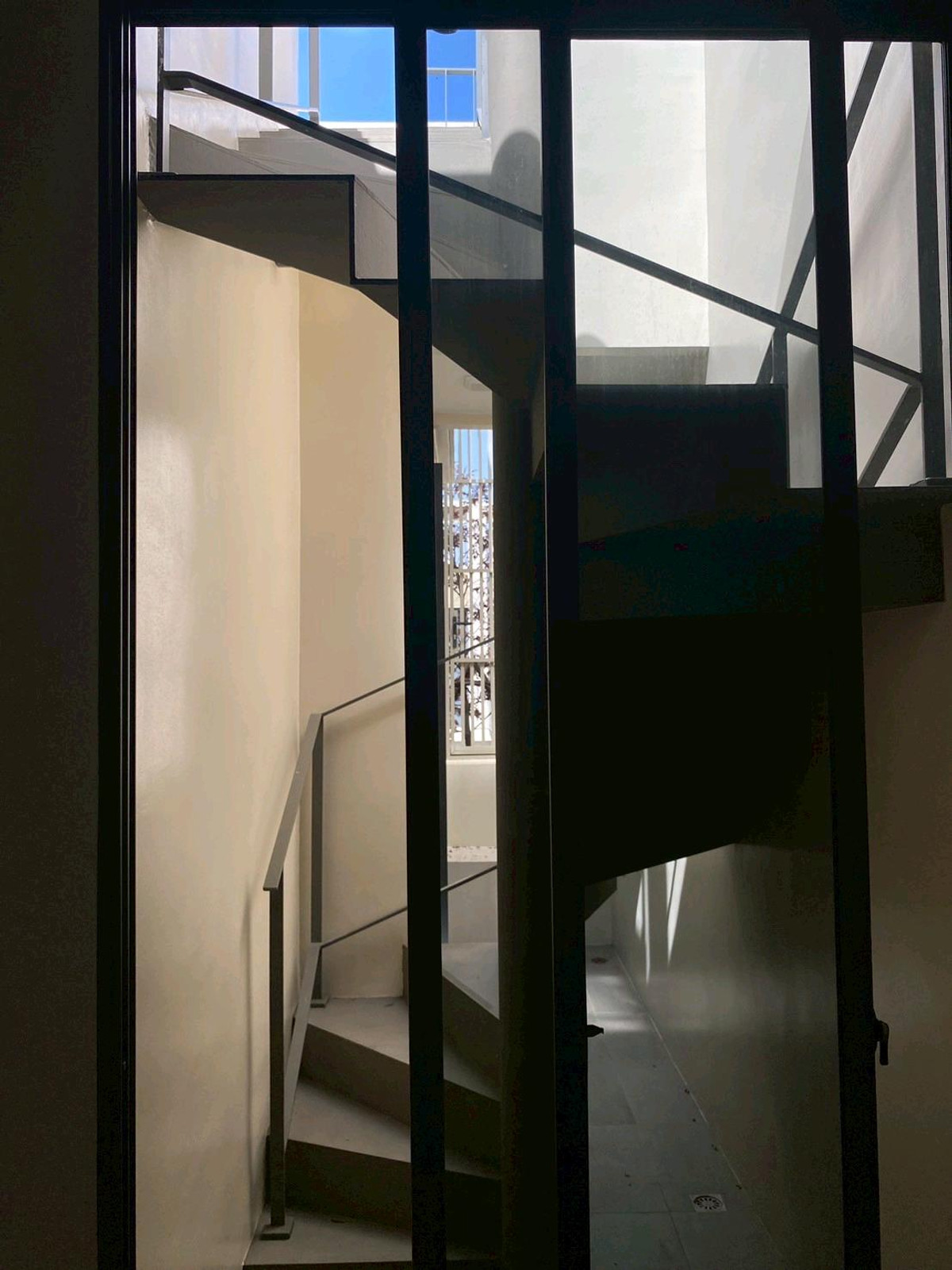 ให้เช่าทาวน์โฮมลาดพร้าว101 แฮปปี้แลนด์ : ทาวน์โฮม 3.5 ชั้น THER Ladprao 93 เปิดใหม่ไม่เคยเข้าอยู่ 3 นอน 4 น้ำ จอดรถ 2 คัน พื้นที่ 223 ตร.ม. โครงการ Private Luxury พร้อมรถรับ–ส่ง 24 ชม. ค่าเช่า 80,000 บ./ด. ติดต่อ ลูกเจี๊ยบ 065-536-5165